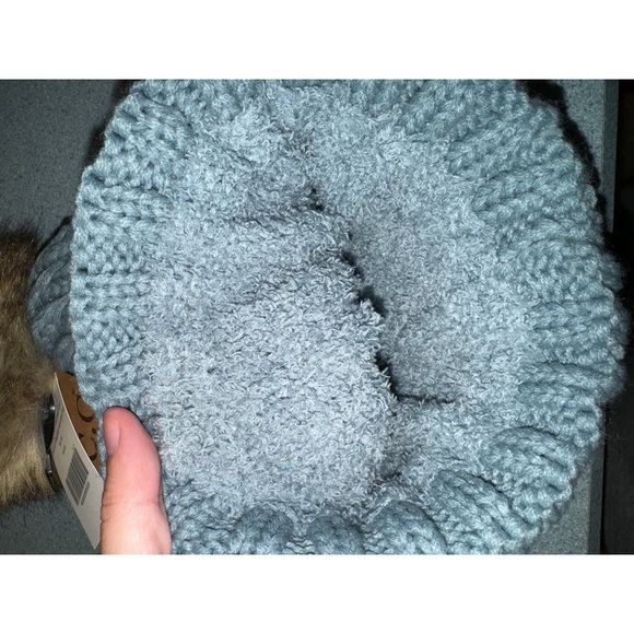 Blue hat - Picture 3 of 3